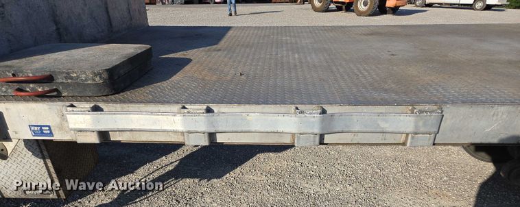 image for item EN2075 2005 International 7600 crane truck 