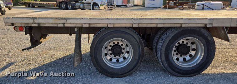 image for item EN2075 2005 International 7600 crane truck 