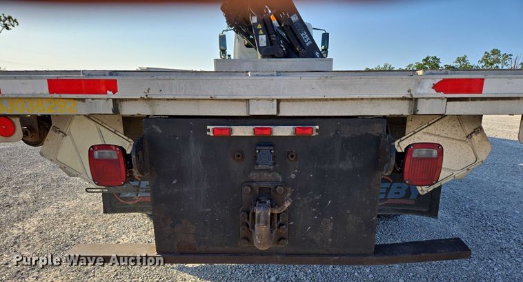 image for item EN2075 2005 International 7600 crane truck 