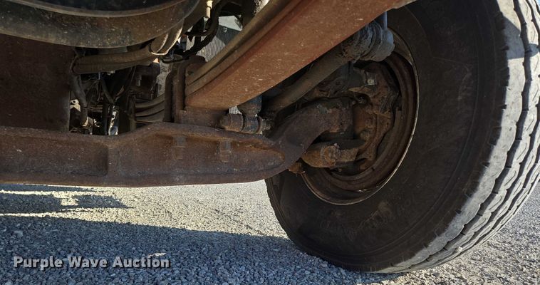 image for item EN2075 2005 International 7600 crane truck 