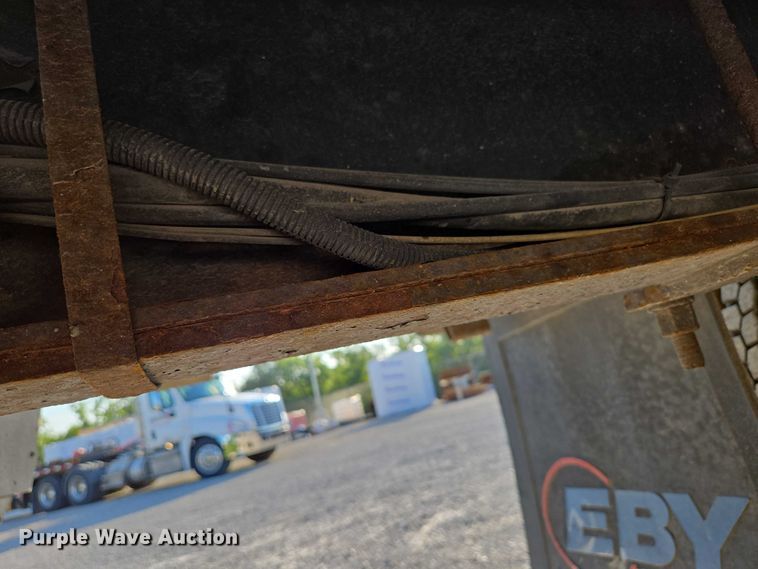 image for item EN2075 2005 International 7600 crane truck 