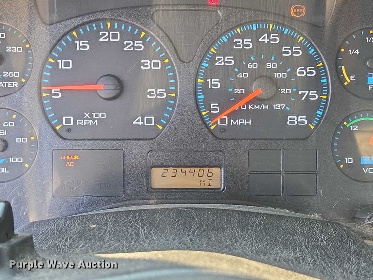 image for item EN2075 2005 International 7600 crane truck 