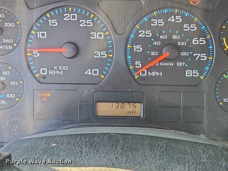 image for item EN2075 2005 International 7600 crane truck 