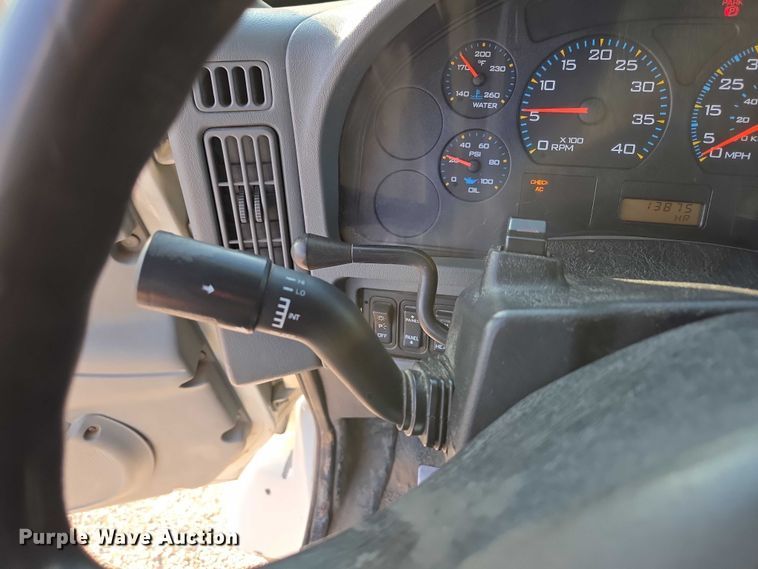 image for item EN2075 2005 International 7600 crane truck 