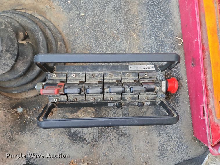 image for item EN2075 2005 International 7600 crane truck 