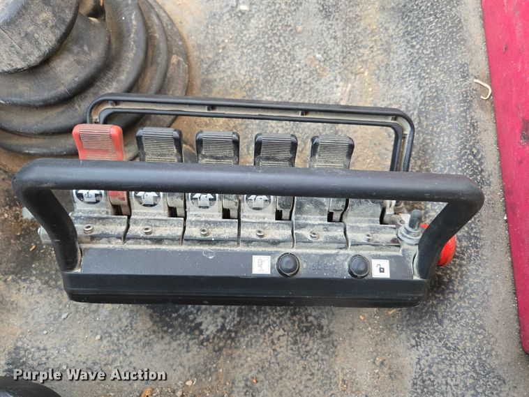 image for item EN2075 2005 International 7600 crane truck 