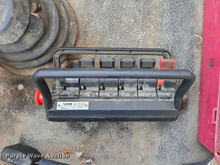 image for item EN2075 2005 International 7600 crane truck 