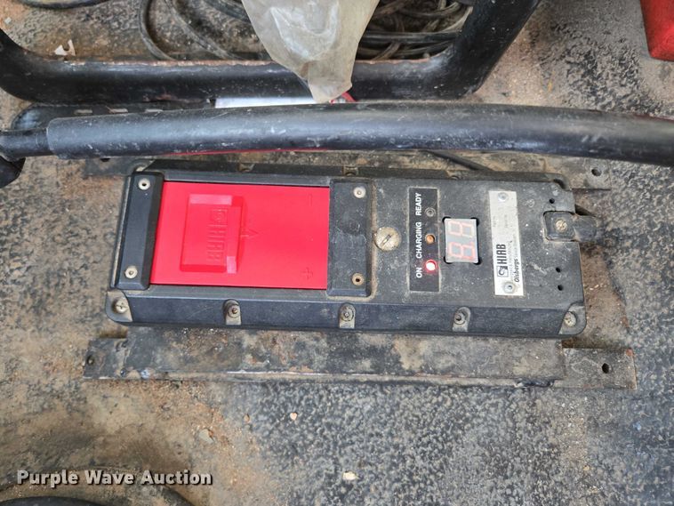 image for item EN2075 2005 International 7600 crane truck 