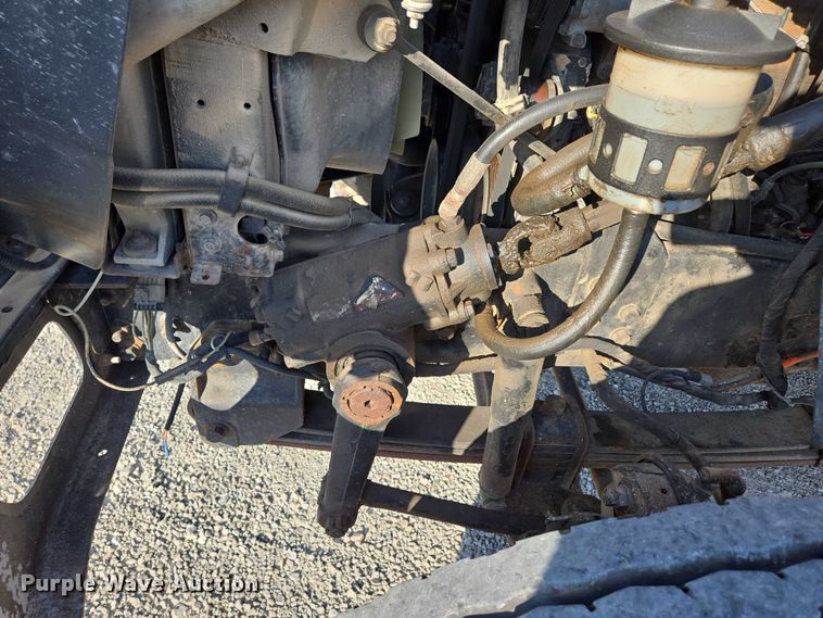 image for item EN2075 2005 International 7600 crane truck 