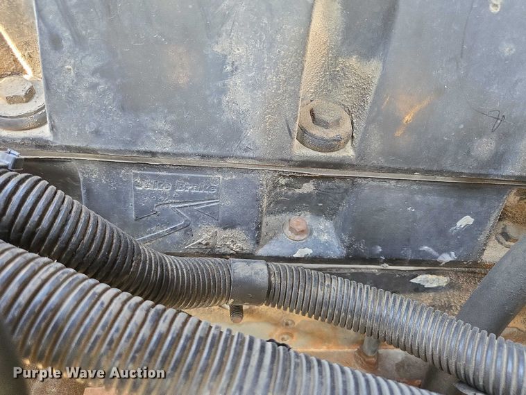 image for item EN2075 2005 International 7600 crane truck 