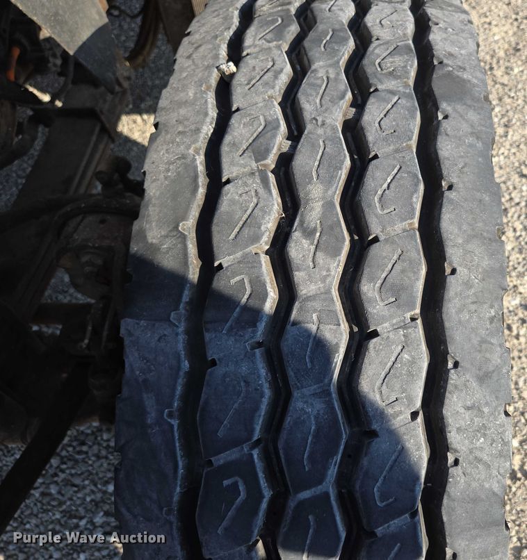 image for item EN2075 2005 International 7600 crane truck 