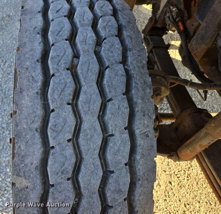 image for item EN2075 2005 International 7600 crane truck 