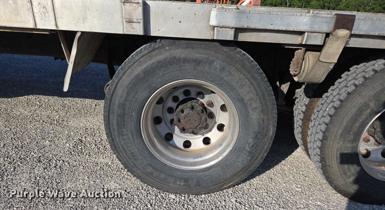 image for item EN2075 2005 International 7600 crane truck 