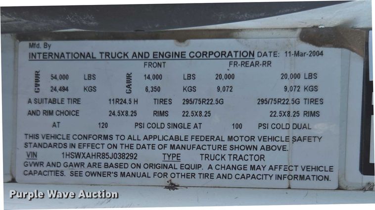 image for item EN2075 2005 International 7600 crane truck 