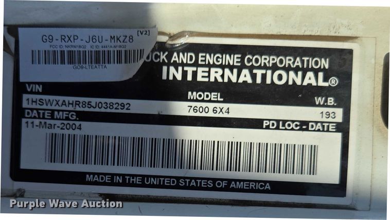 image for item EN2075 2005 International 7600 crane truck 