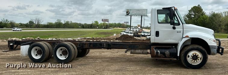image for item EN4521 2007 International 4400 truck cab and chassis