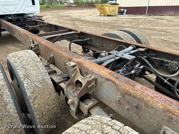 image for item EN4521 2007 International 4400 truck cab and chassis