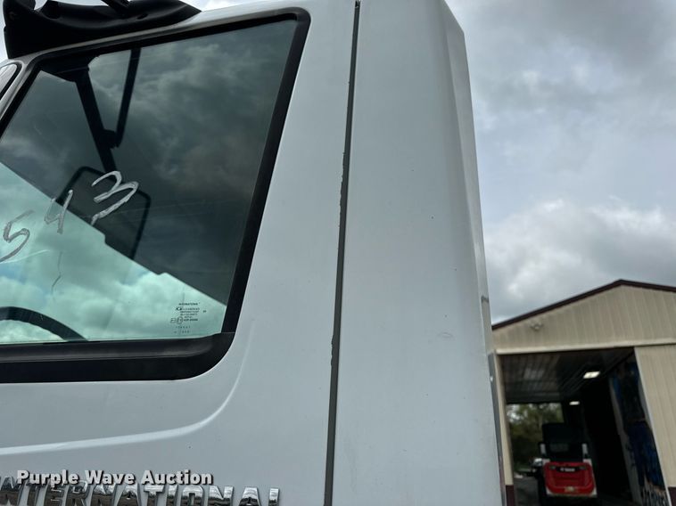 image for item EN4521 2007 International 4400 truck cab and chassis