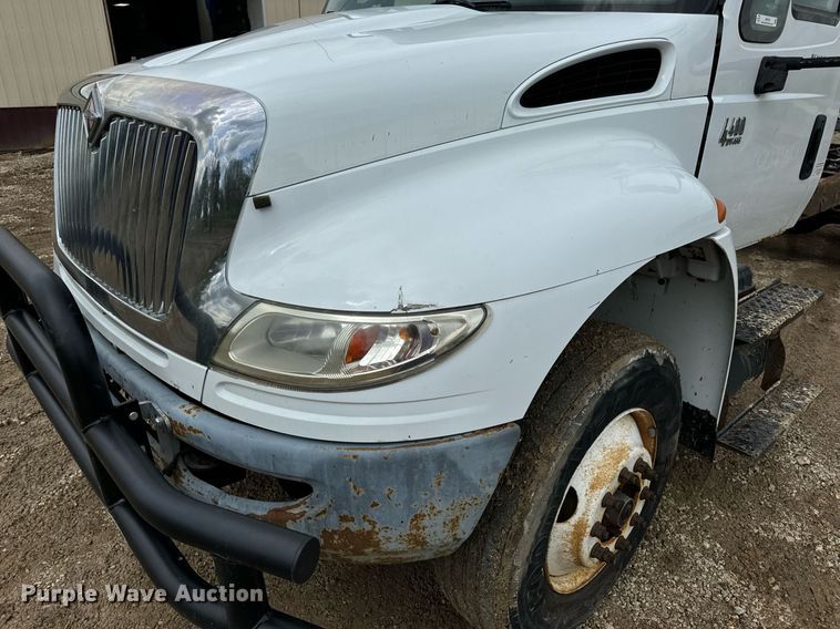 image for item EN4521 2007 International 4400 truck cab and chassis