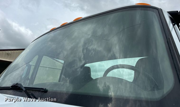 image for item EN4521 2007 International 4400 truck cab and chassis