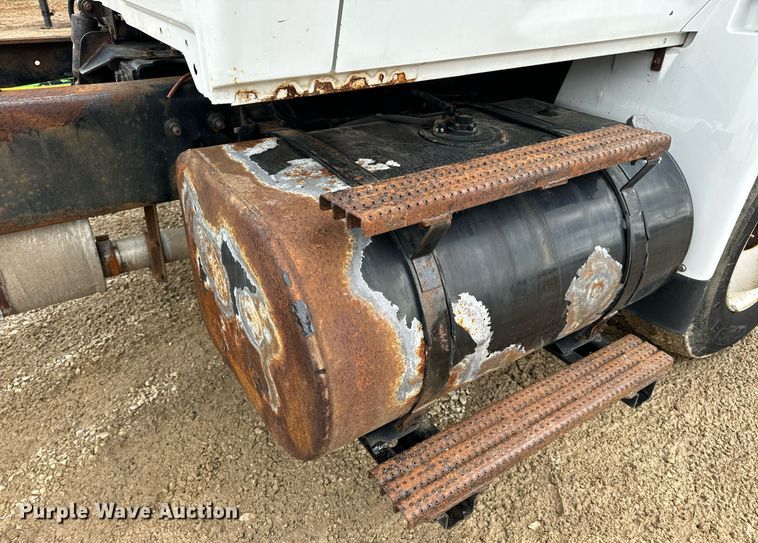 image for item EN4521 2007 International 4400 truck cab and chassis