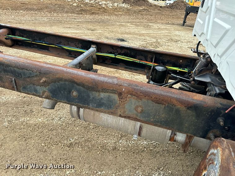 image for item EN4521 2007 International 4400 truck cab and chassis