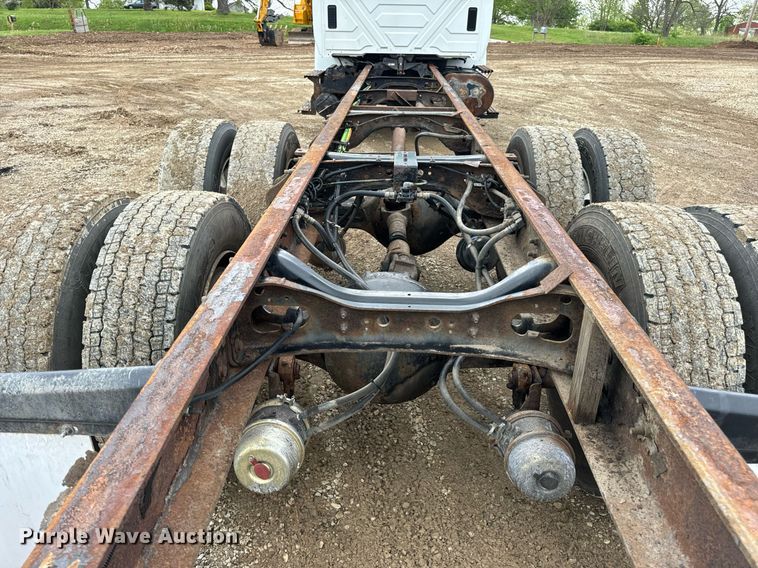 image for item EN4521 2007 International 4400 truck cab and chassis