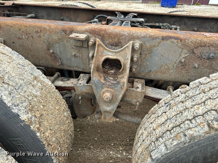 image for item EN4521 2007 International 4400 truck cab and chassis