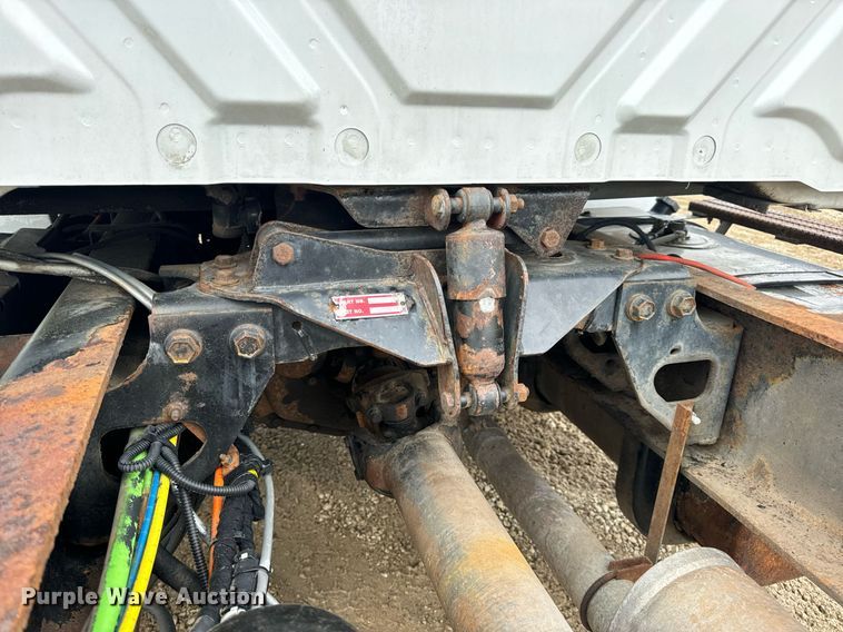 image for item EN4521 2007 International 4400 truck cab and chassis