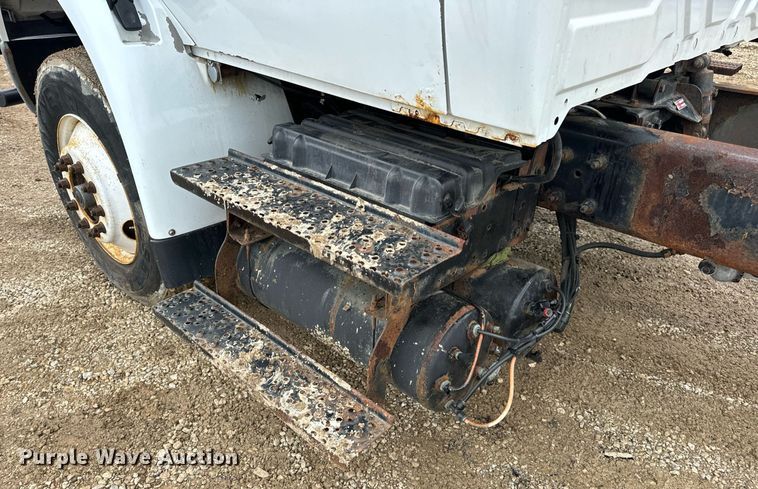 image for item EN4521 2007 International 4400 truck cab and chassis