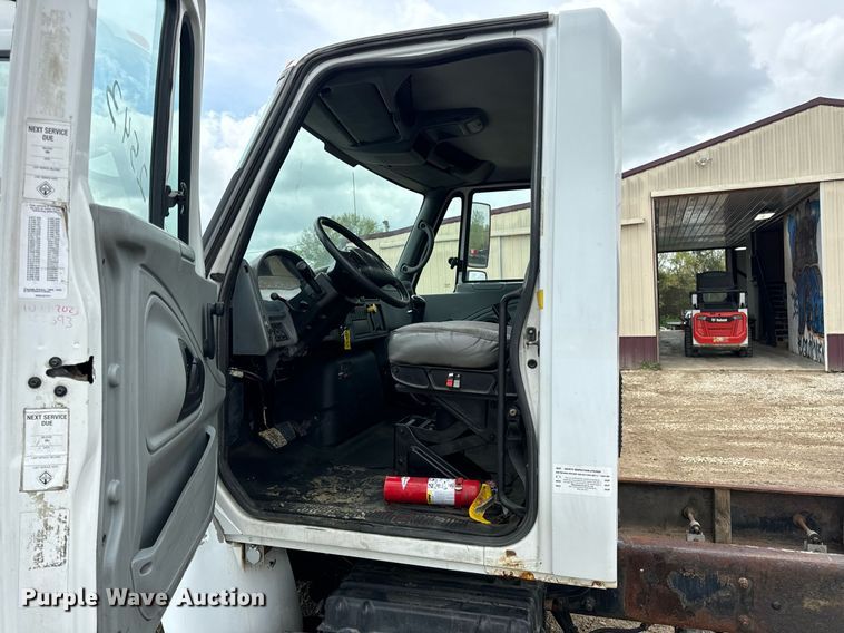 image for item EN4521 2007 International 4400 truck cab and chassis