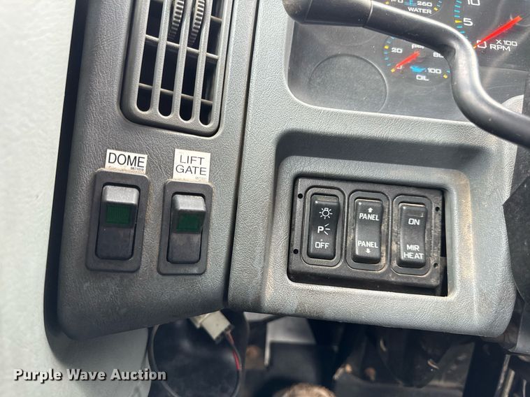 image for item EN4521 2007 International 4400 truck cab and chassis