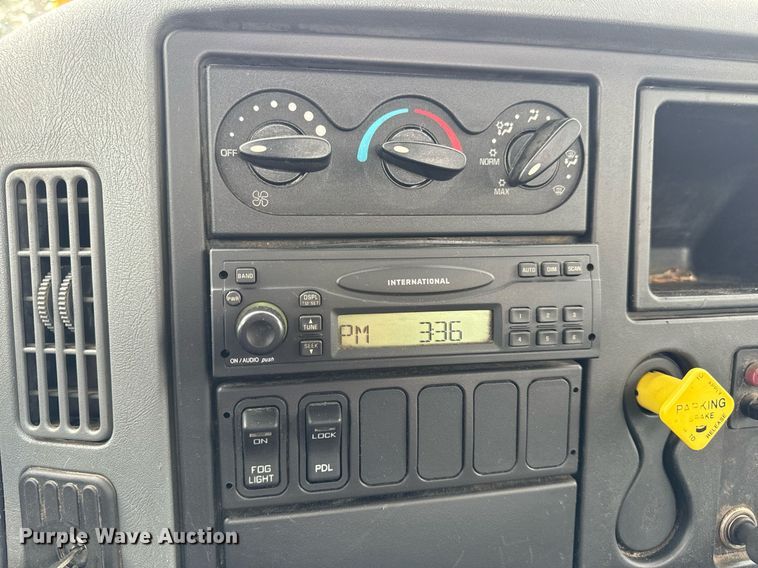 image for item EN4521 2007 International 4400 truck cab and chassis