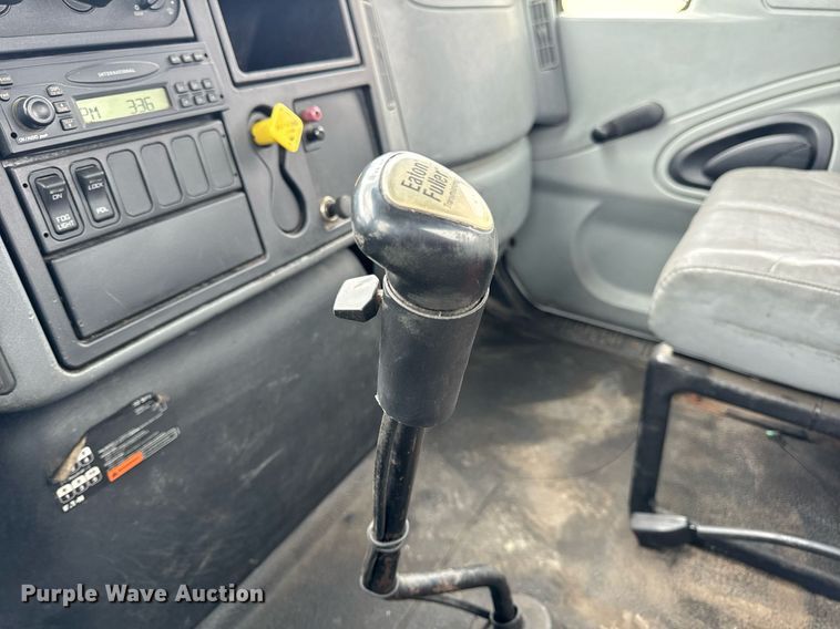 image for item EN4521 2007 International 4400 truck cab and chassis