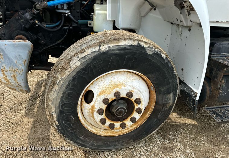 image for item EN4521 2007 International 4400 truck cab and chassis