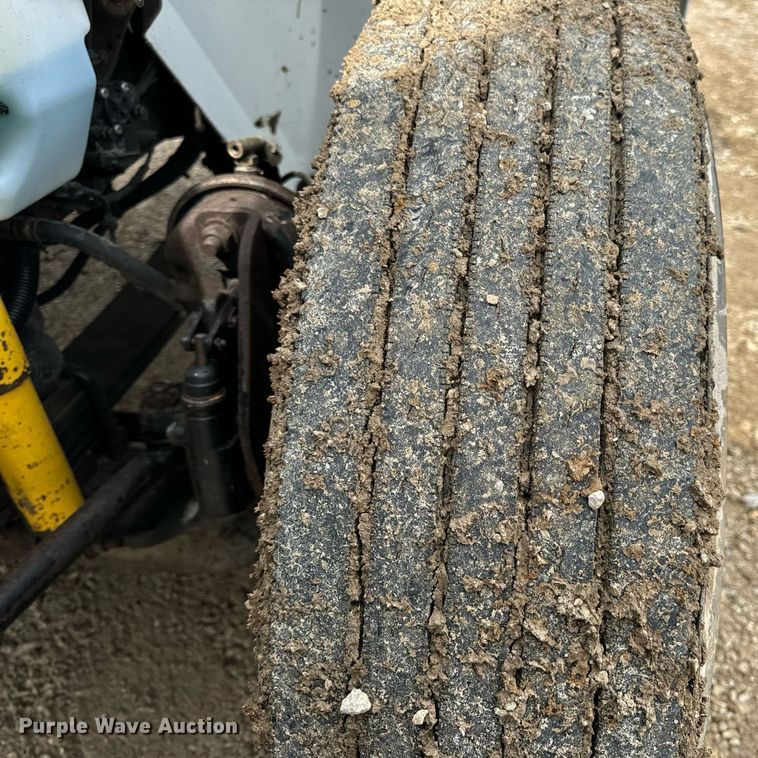 image for item EN4521 2007 International 4400 truck cab and chassis