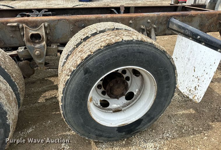 image for item EN4521 2007 International 4400 truck cab and chassis