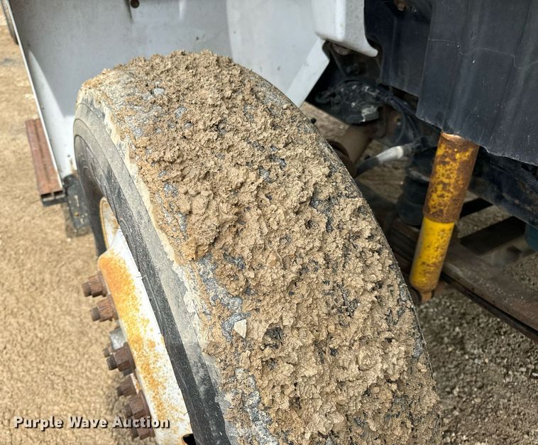 image for item EN4521 2007 International 4400 truck cab and chassis