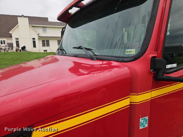 image for item EO4624 2007 Volvo VNL semi truck