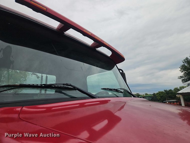 image for item EO4624 2007 Volvo VNL semi truck