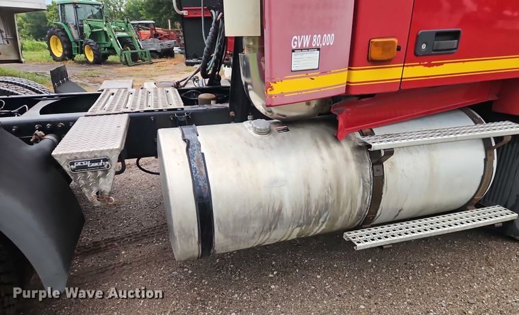 image for item EO4624 2007 Volvo VNL semi truck