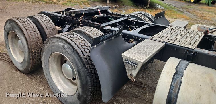 image for item EO4624 2007 Volvo VNL semi truck