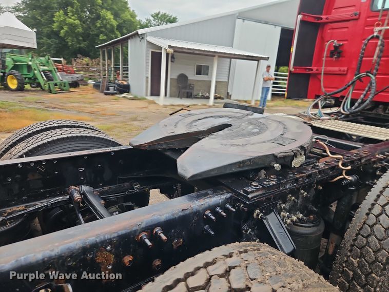 image for item EO4624 2007 Volvo VNL semi truck