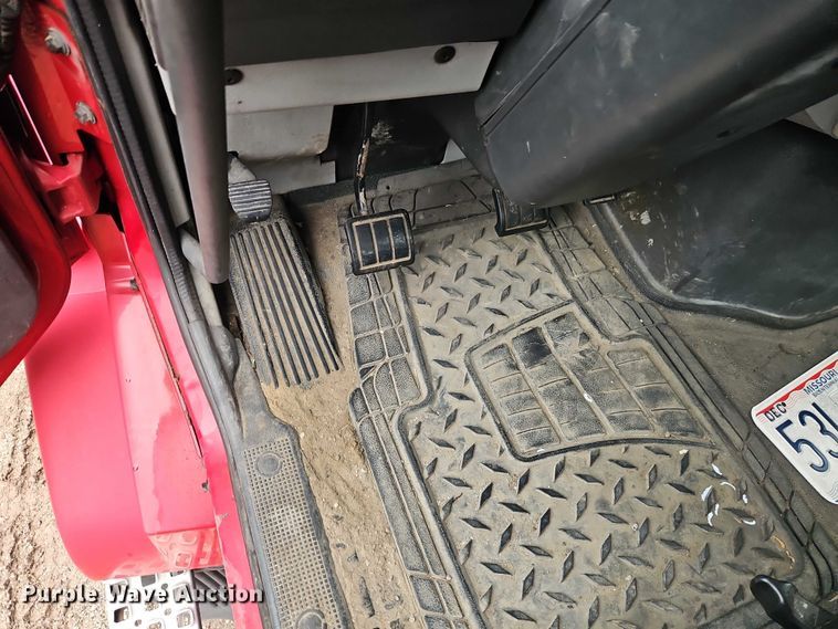 image for item EO4624 2007 Volvo VNL semi truck