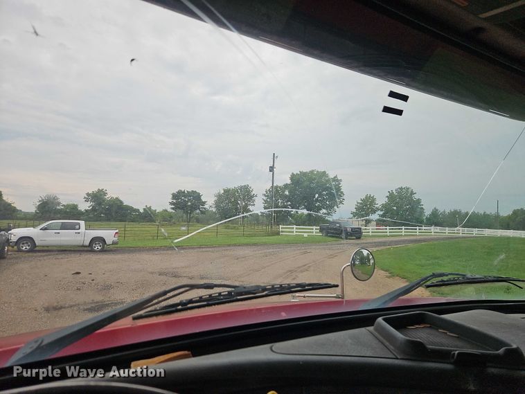 image for item EO4624 2007 Volvo VNL semi truck