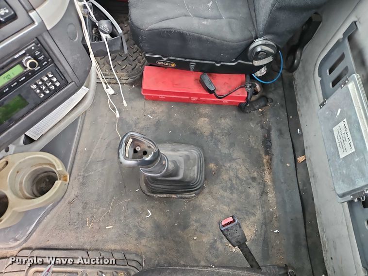 image for item EO4624 2007 Volvo VNL semi truck