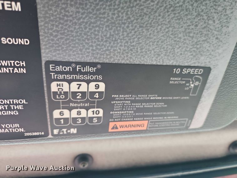 image for item EO4624 2007 Volvo VNL semi truck