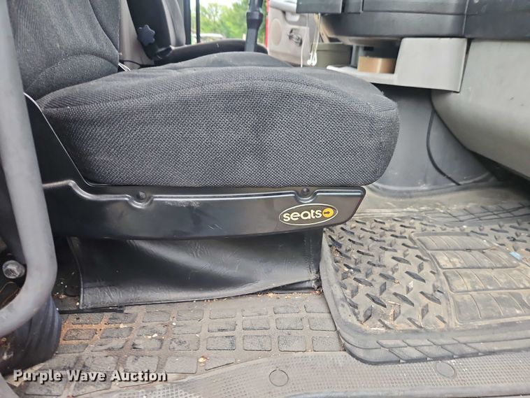 image for item EO4624 2007 Volvo VNL semi truck