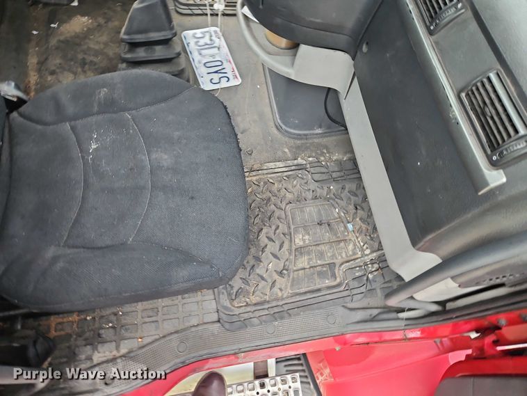 image for item EO4624 2007 Volvo VNL semi truck