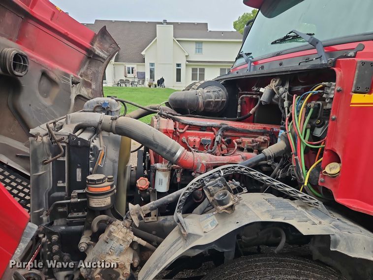 image for item EO4624 2007 Volvo VNL semi truck